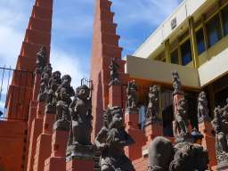 Balinese statues in the gardens of the Indonesian embassy