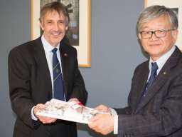 College interim Dean Professor Paul Pickering and Nanjing University's Dean Zhou Xiaohong exchange gifts