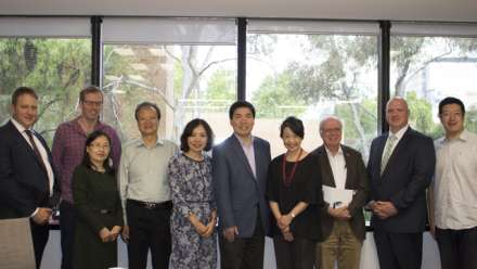  Officials from CASS and China's Xi'an Jiaotong University met at ANU to discuss potential research collaboration. 
 