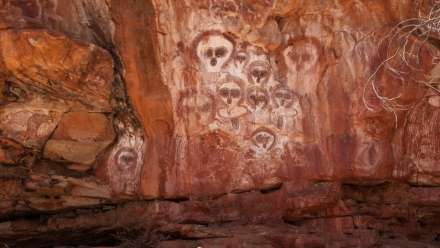  An ANU Summer Scholarship program offers students the chance to assist with dictionaries for a number of Aboriginal languages. Image: Graeme Churchard, Flickr. 