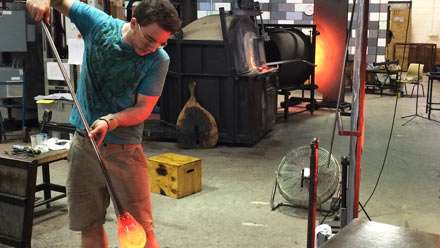  Marcel Hoogstad Hay working in the glass studio at the JamFactory.
 