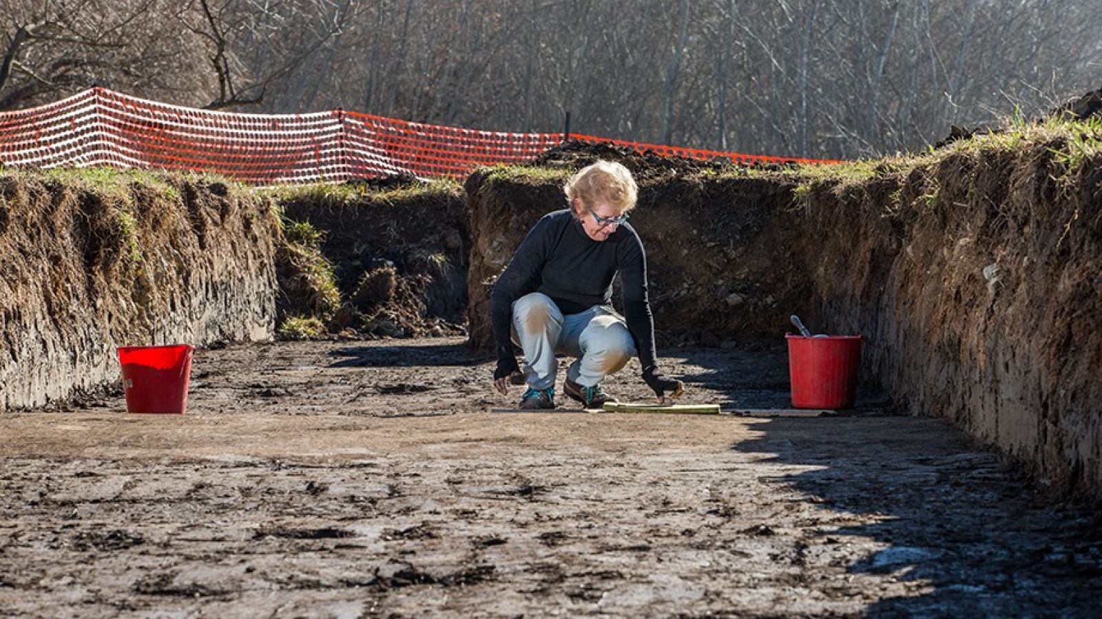 ANU student Marylyn Powell assisting in the dig. Image: Stuart Hay, ANU.