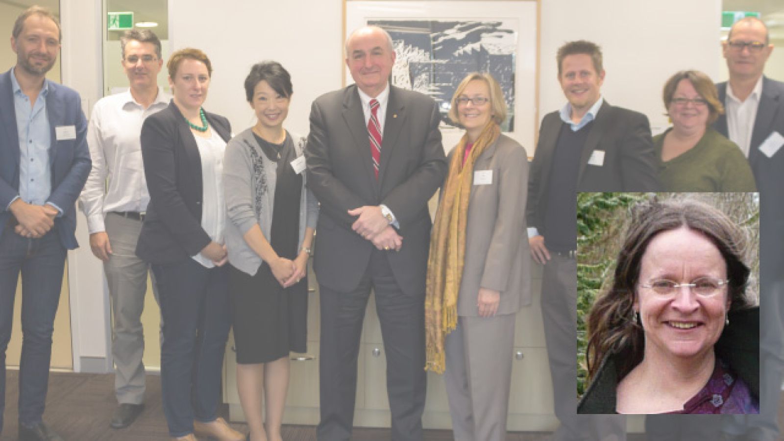  Professor Smith, inset, and ANU colleagues with Professor McRobbie AO (centre) during his visit to the College in 2015.
 