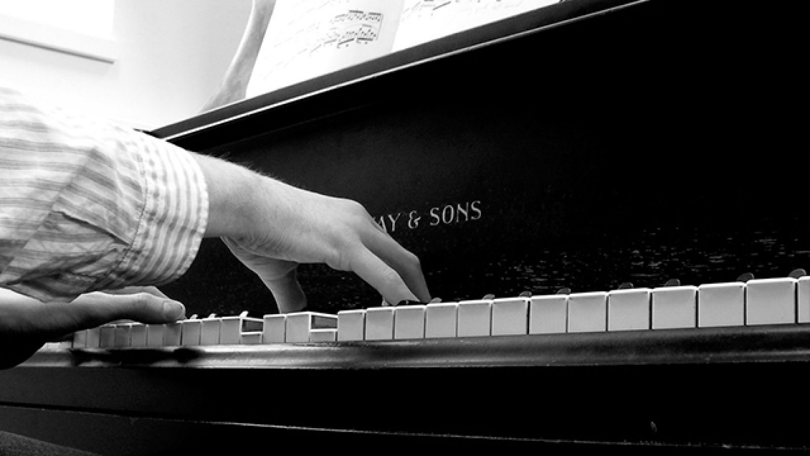  Image: Piano hands/Flickr - alexanderward12
 