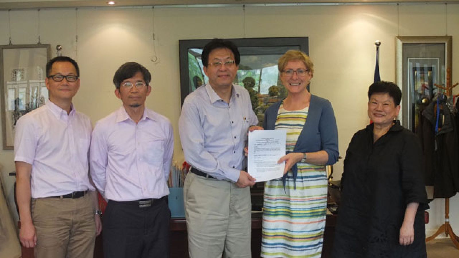  From left: Ivan Yi-Feng Li, Director of the International Cooperation Division, NTUA; Dr Hsin-Tien Liao, Dean of the College of Humanities, NTUA; Dr Yung-Cheng Hsieh, President, NTUA; Associate Professor Denise Ferris, Head of the School of Art, ANU; and Dr Mei-Ling Chu, Director of the Office of International Affairs, NTUA.
 